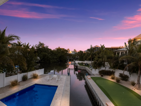 Luxurious Canal-Front Retreat - Perfect for Families